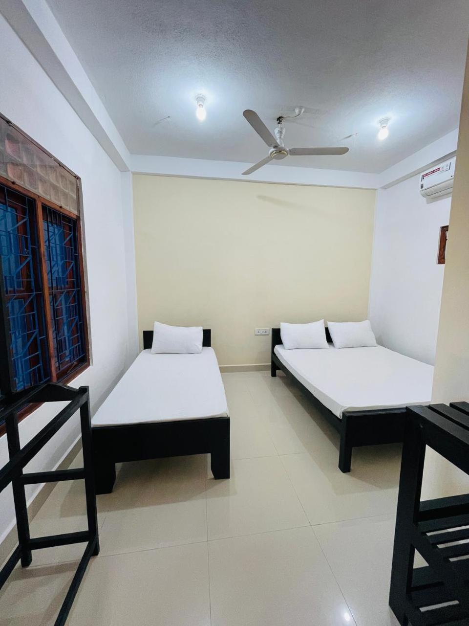 Natraj Guest House Trincomalee Buitenkant foto
