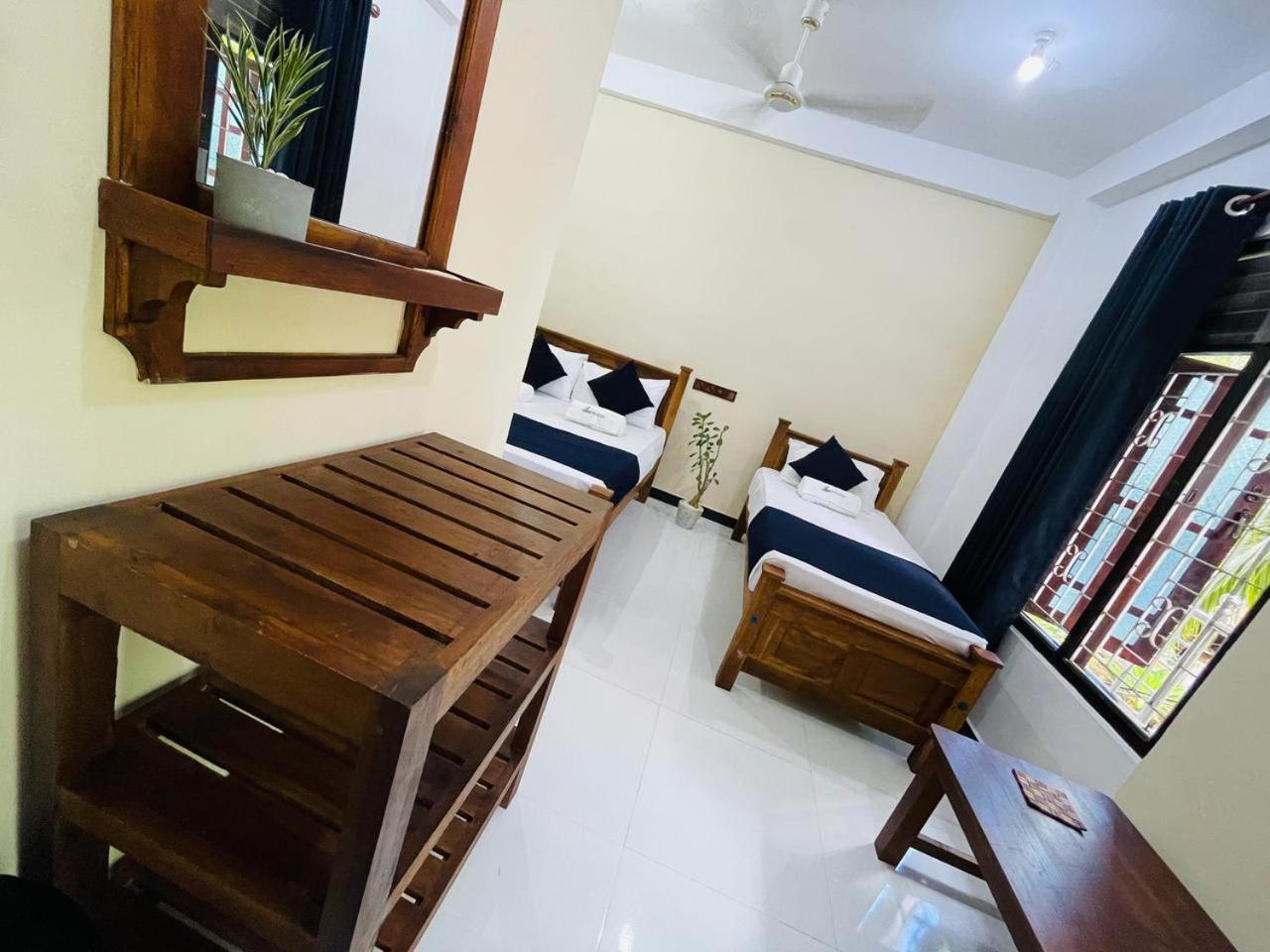Natraj Guest House Trincomalee Buitenkant foto