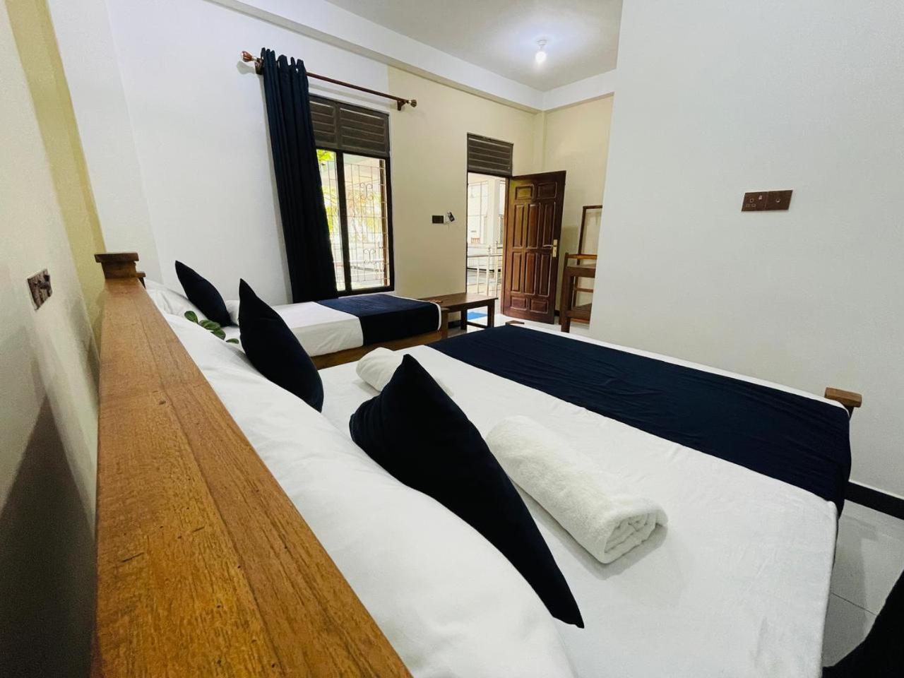 Natraj Guest House Trincomalee Buitenkant foto