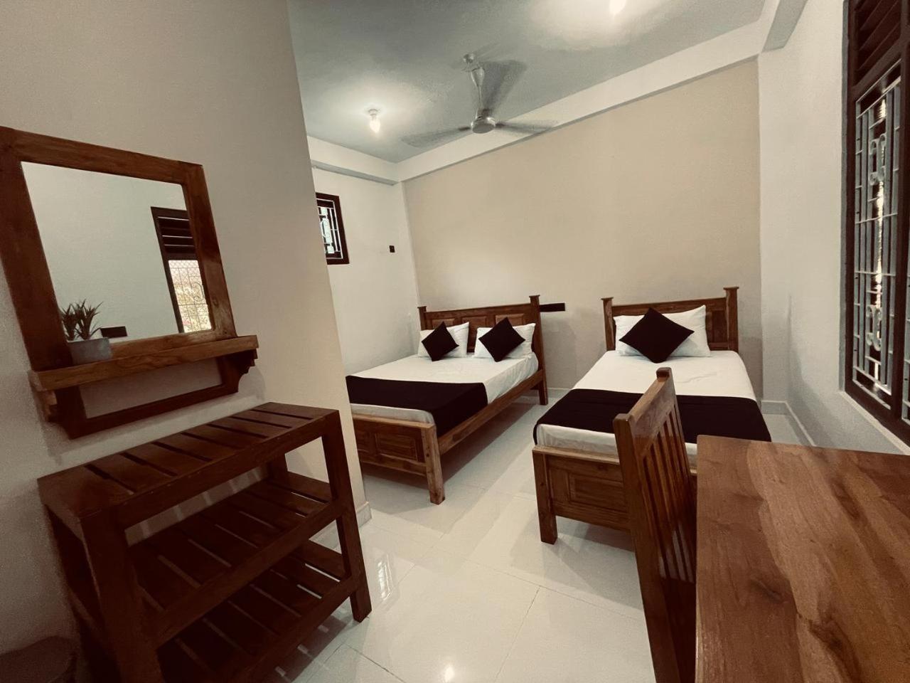 Natraj Guest House Trincomalee Buitenkant foto