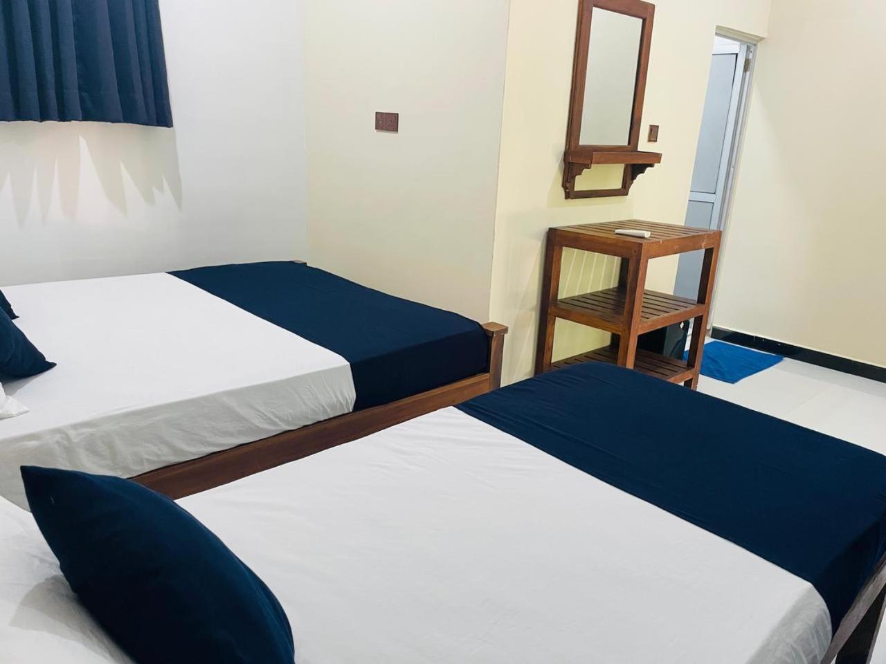 Natraj Guest House Trincomalee Buitenkant foto